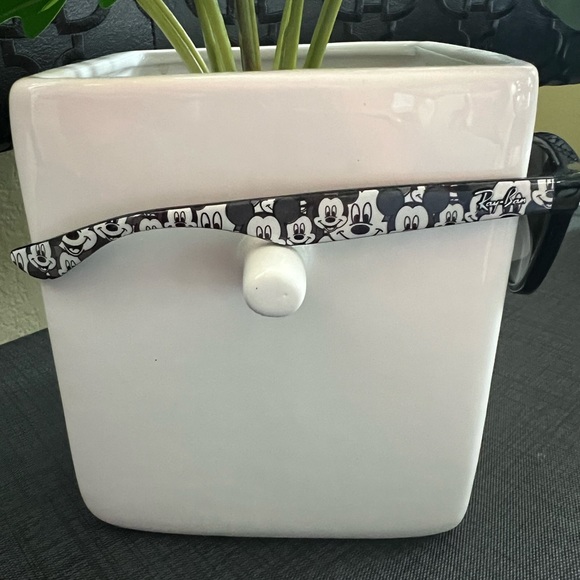 Kids Ray Ban Mickey Mouse Sunglasses - Picture 13 of 17